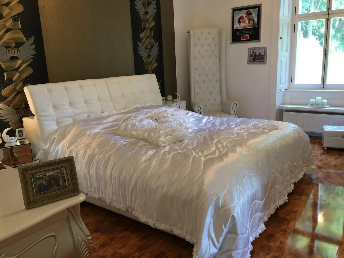 B&B Castle Hollywood Amorbach